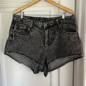 Wild Fable Black Acid Wash Denim Shorts Size 17 Super High-Rise Festival Grunge
